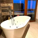 Jasna Wellness Maxim Jacuzzi & Sauna דירה