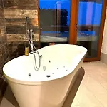 Jasna Wellness Maxim Jacuzzi & Sauna *