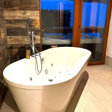 Jasna Wellness Maxim Jacuzzi & Sauna *
